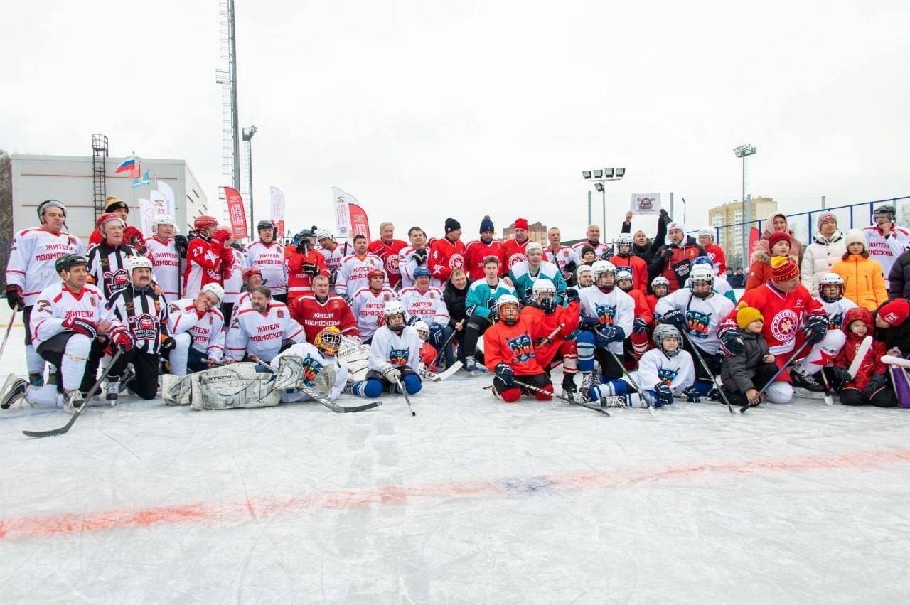Истринские хоккеисты обыграли чемпионов на дедовском льду