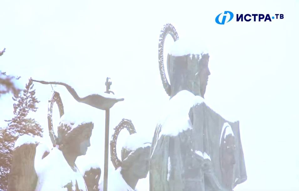 Площадки вокруг скульптурной группы «Божья Матерь» в Снегирях отремонтируют