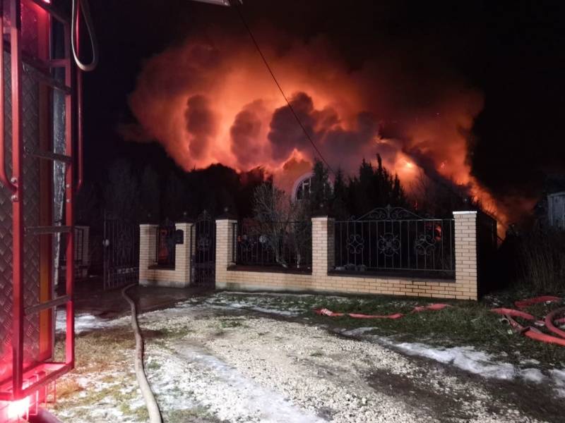 В Манихино ночью горел жилой дом