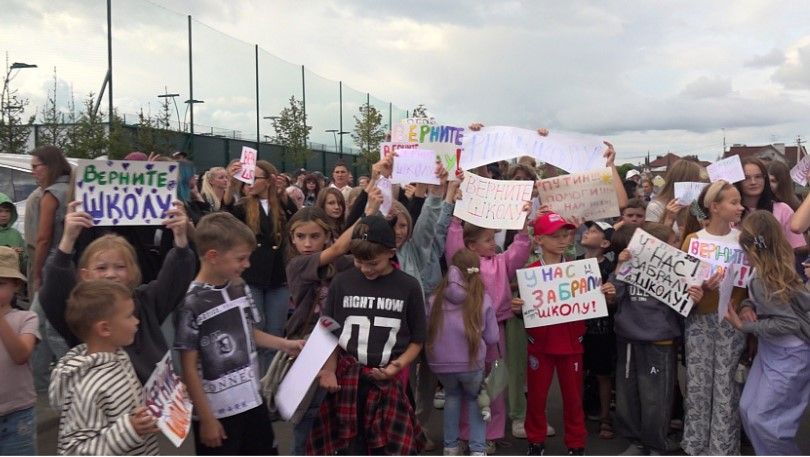 Возвращение в муниципальную собственность школы в Красном Посёлке получило документальное подтверждение