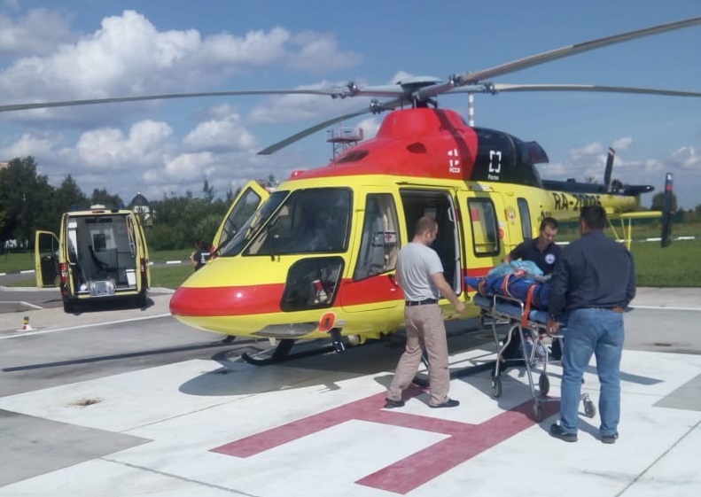 Вертолёт санавиации доставил в госпиталь Вишневского