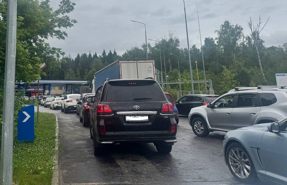 В Истре выстроились очереди на заправках