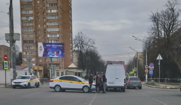 Очередное ДТП с участием такси произошло вблизи станции Истра