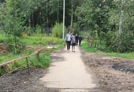 Какие преграды ждут учеников рождественской школы на пути к знаниям? 