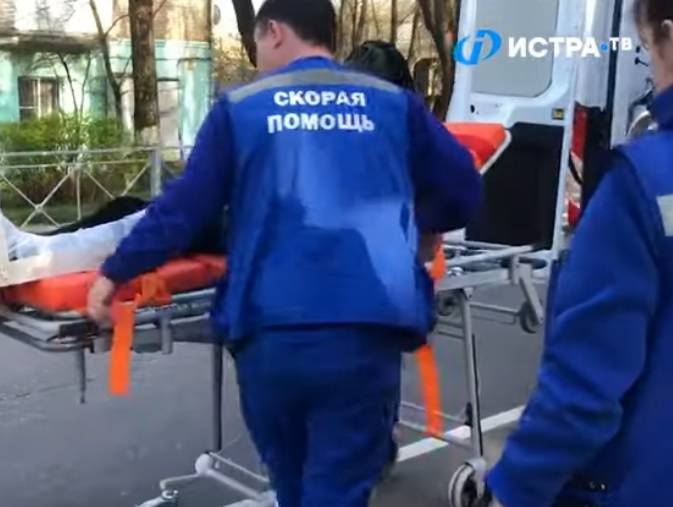 В Истринскую больницу госпитализировали мужчину с ножевыми ранениями 