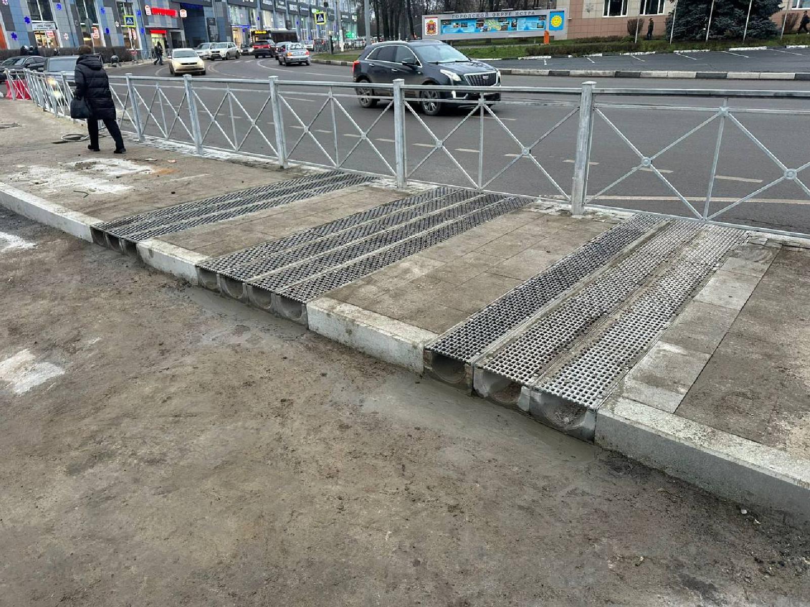 Чиновники Истры отчитались об организации отвода воды с проезжей части на площади Революции