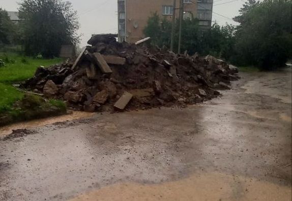 По уши в грязи вынуждены терпеть благоустройство жители Курсаково