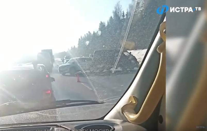 Пять иномарок столкнулись утром на Новорижском шоссе