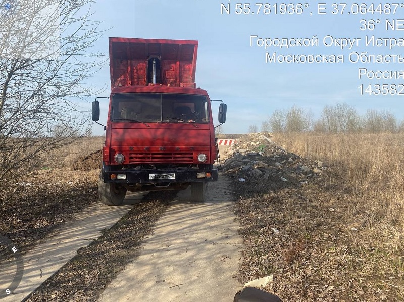 Разгружавшего грузовик с мусором водителя задержали с поличным в Юрьево 