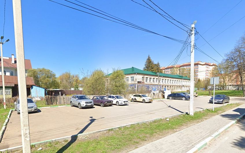 Асфальт на парковке в Павловской Слободе: проблемы и нарушения