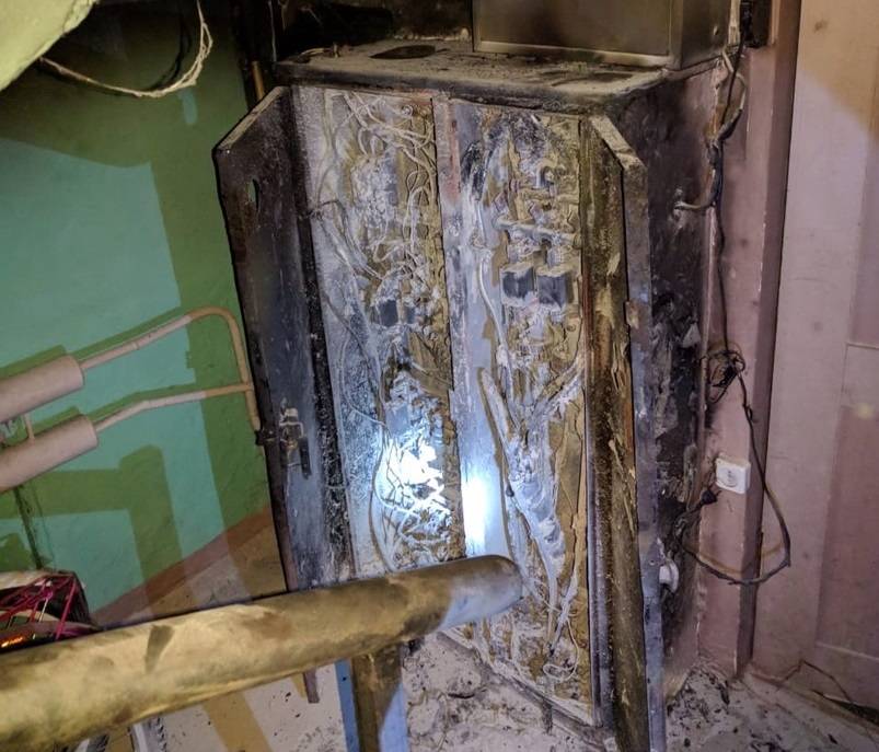 Пожар в Дедовске оставил без электричества два дома