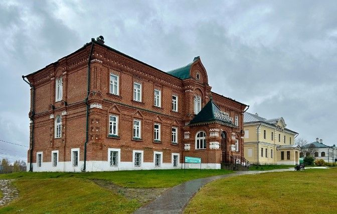 История краснокирпичного дома близ Ново-Иерусалимского монастыря в фотографиях и документах 