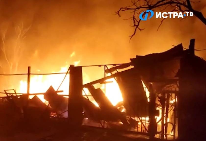 Два человека погибли в сгоревшем доме в посёлке Октябрьской фабрики