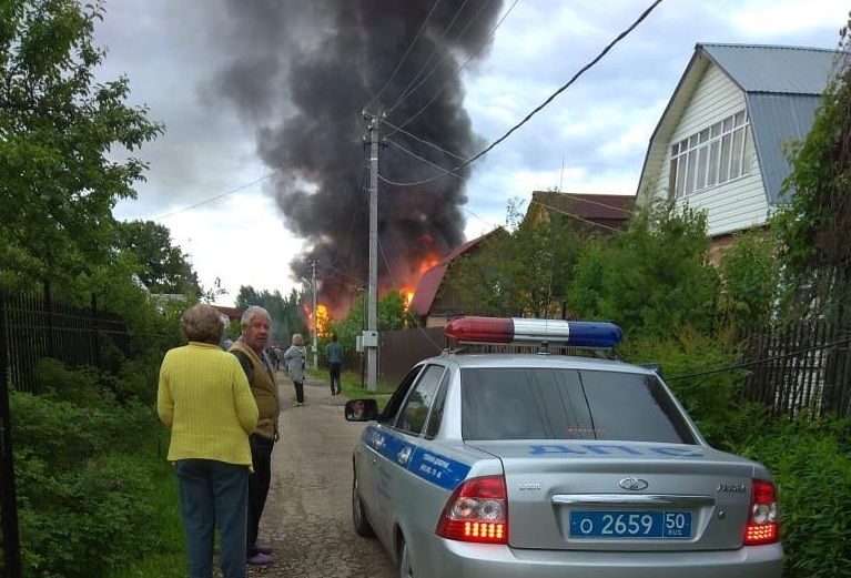 В Турово пожарные около трёх часов тушили горящий дом