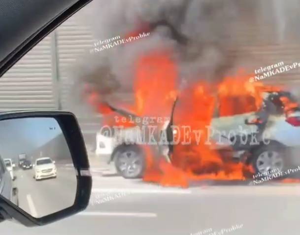 На Новорижском шоссе сгорел кроссовер