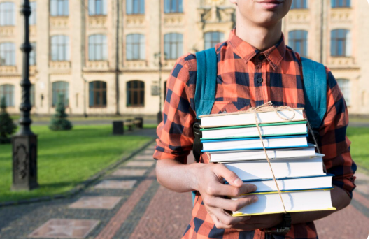 В московские колледжи – с аттестатом московских школ