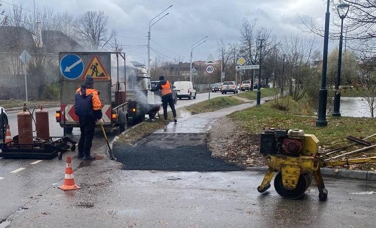 В Истре пытаются справиться с «вечной лужей»