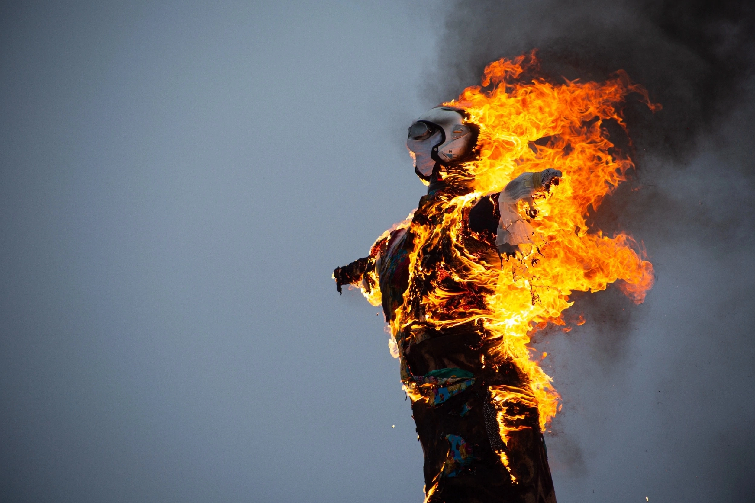 Истринские байкеры сожгли чучело «Масленицы-мотоциклистки»
