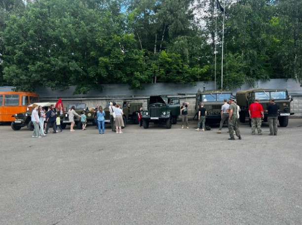 Экспозицию военных советских автомобилей представили на Первом ретро-фестивале «АВТОБАЗА»