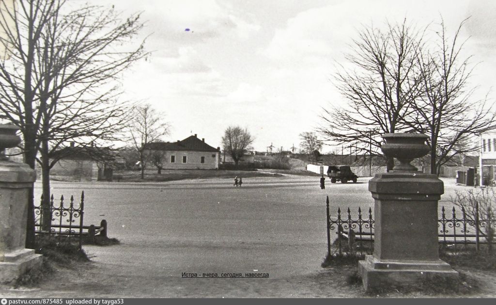 875485 Вид на площадь Революции.jpg