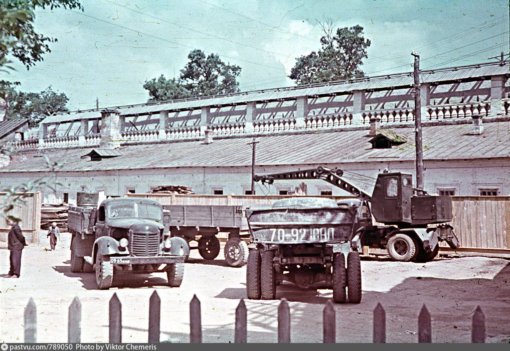 789050 Грузовая техника на территории Ново-Иерусалимского монастыря.jpg