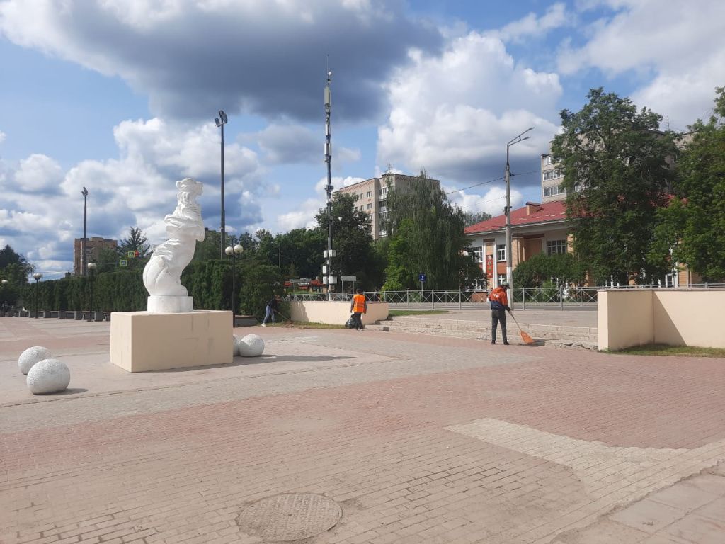день города уборка площадь.jpg день города уборка площадь.jpg