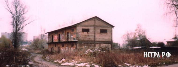 vorotnichkovaya_fabr._u_reki1111.jpg