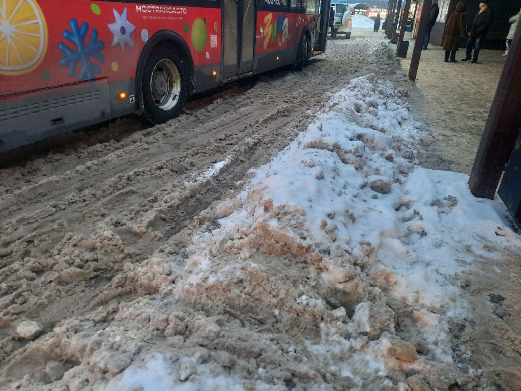 автобус снег станция 1.jpg автобус снег станция 1.jpg