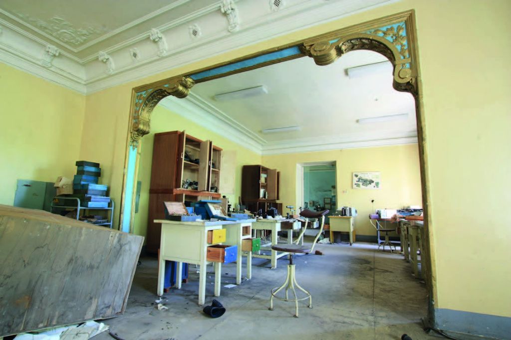 Интерьеры парадного зала офицерского собрания до пожара. 2014. 1.jpg