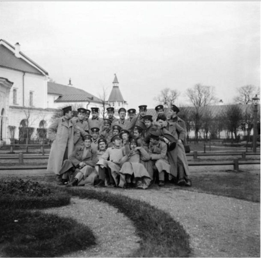 475456 Во дворе монастыря.jpg