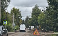 В Снегирях одну дорогу ремонтируют второй раз за лето