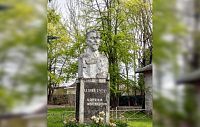 В Алёхново просят восстановить памятник со столетней историей