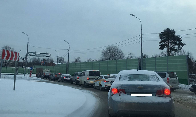 Дедовск снегири. Авария в Дедовске на площади.