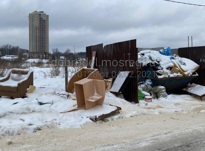 Жители микрорайона «Восточный» утонули в мусоре и сугробах