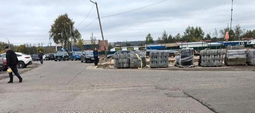 Пешеходам в Новопетровском отказали в тротуаре