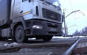 Железнодорожный переезд в Новопетровском отремонтируют весной
