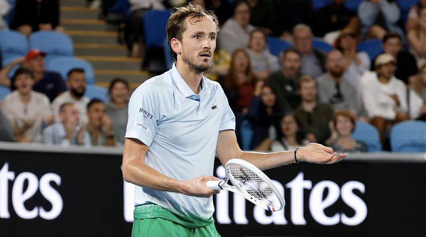 Даниил Медведев потерпел сенсационное поражение и покинул Australian Open     