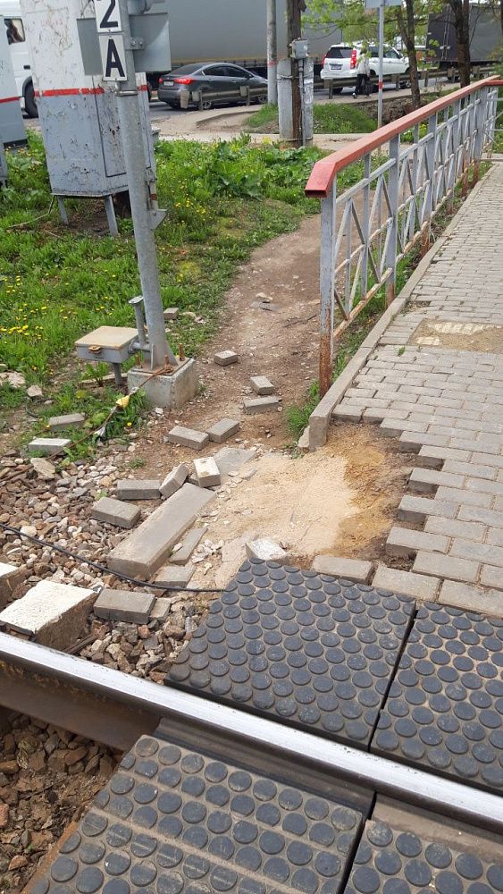 На переходе платформы Новопетровская можно серьёзно покалечиться