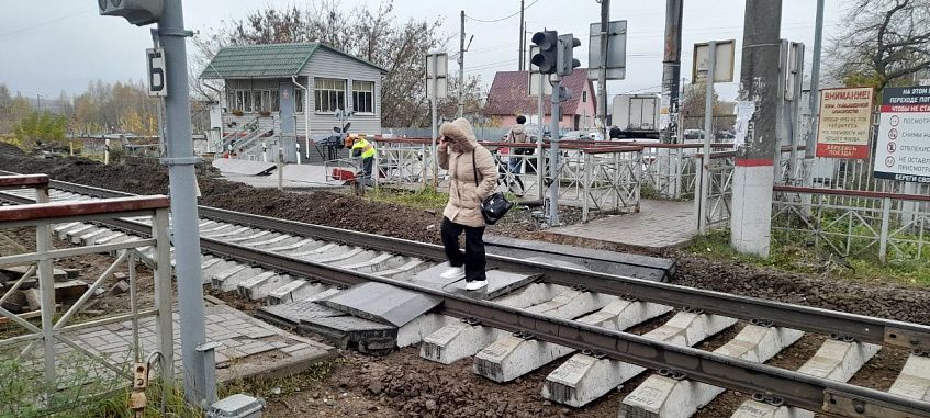 Пешеходам на станции в Истре стоит быть внимательнее на время проведения ремонтных работ