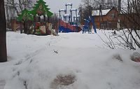 Расчищать детские площадки «не велено»?