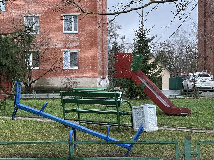На улице Ленина в Снегирях ждут новую детскую площадку
