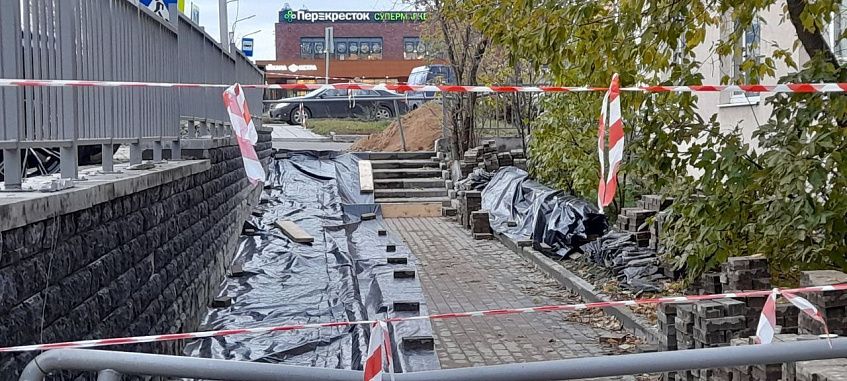 Пешеходную зону у детской поликлиники в очередной раз переделают 