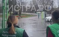 Хулиган, укравший алкоголь в Вельяминово, попытался скрыться в реке