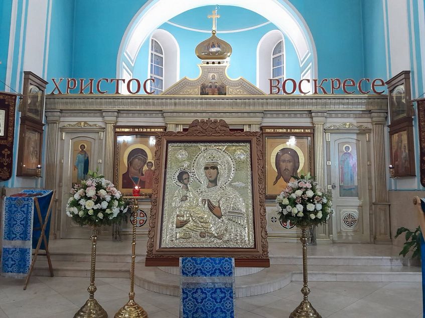 Афонскую икону «Троеручица» доставили в храм Истры