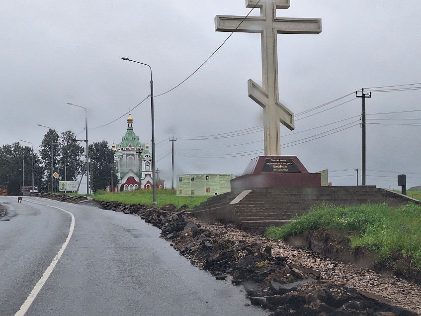 Жители Глебовского возмущены благоустройством пешеходной дорожки к храму