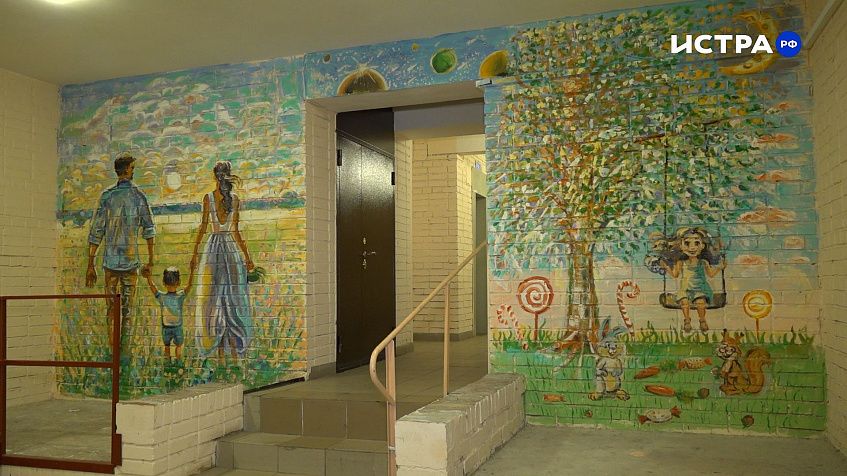 Подъезд с граффити на тему семьи победил в региональном конкурсе: интервью с Александром Фадеевым 