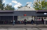 Пока собственник и перевозчик делят ответственность, пассажиры в Истре спотыкаются о бордюры