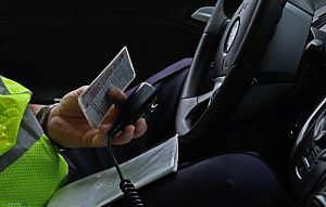 Водители, лишённые права управления транспортными средствами, обязаны сдать водительское удостоверение