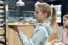 Питанием в школах Истры больше довольны младшие классы