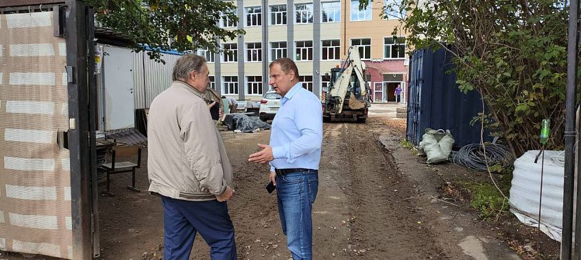 В п. Снегири обеспокоены задержками в ремонте школы